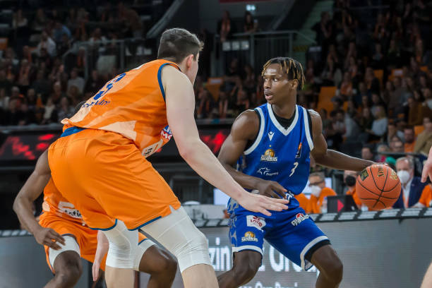 如何分担其 如何分担其